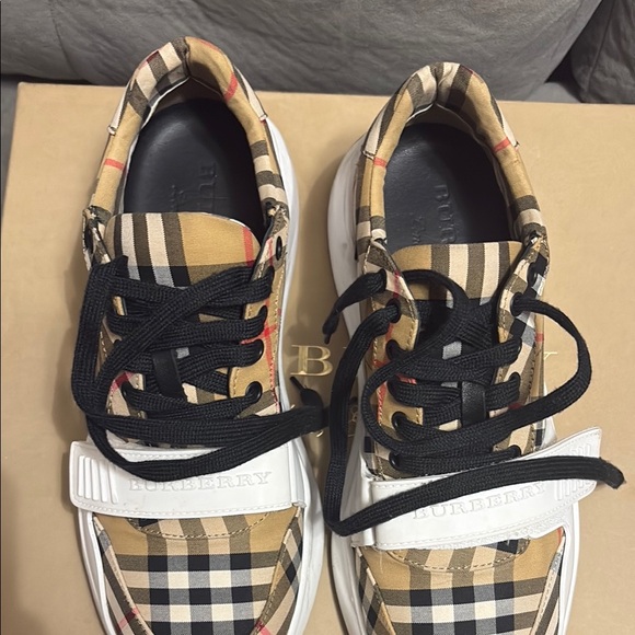 Burberry sneakers - Picture 5 of 12